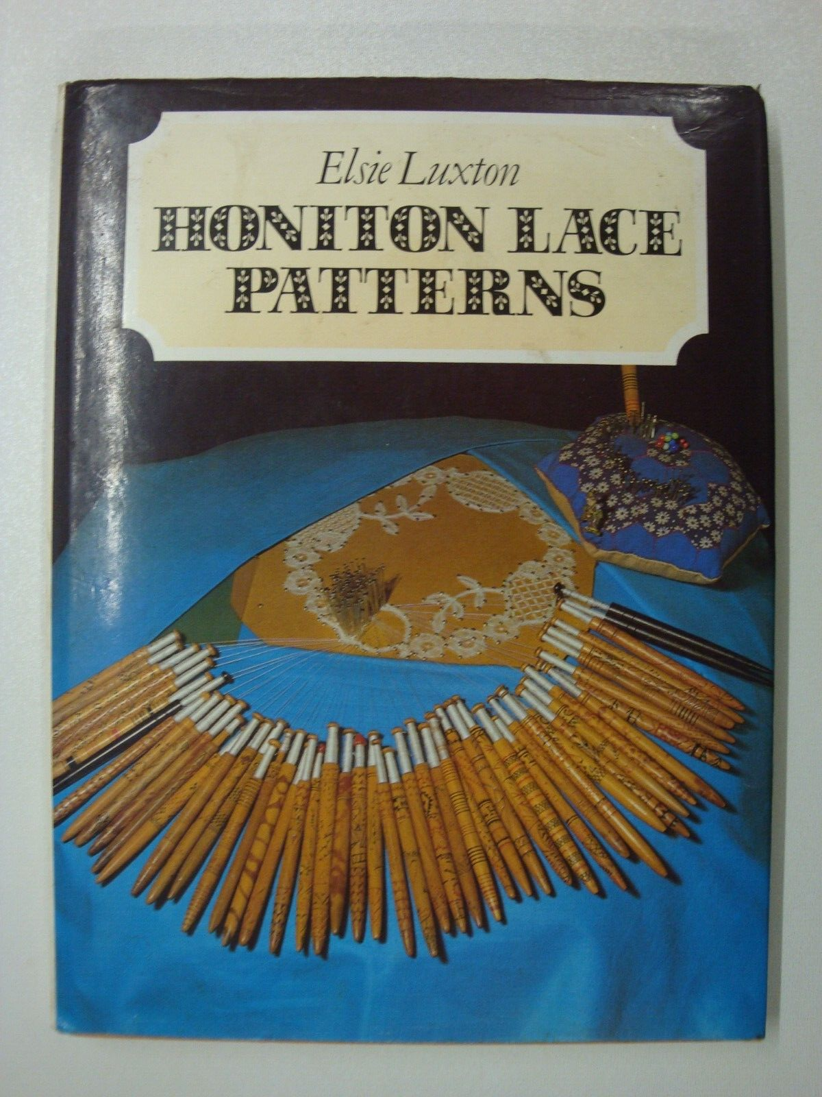 Honiton Lace Patterns: Motifs, Edgings, Raised & Rolled Work, Techniques, Leaves