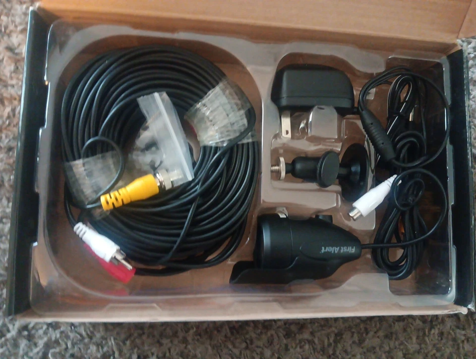 First Alert Day/Night Wired Security Camera Model P-520 Indoor/Outdoor Audio/Vid - Image 3 of 3