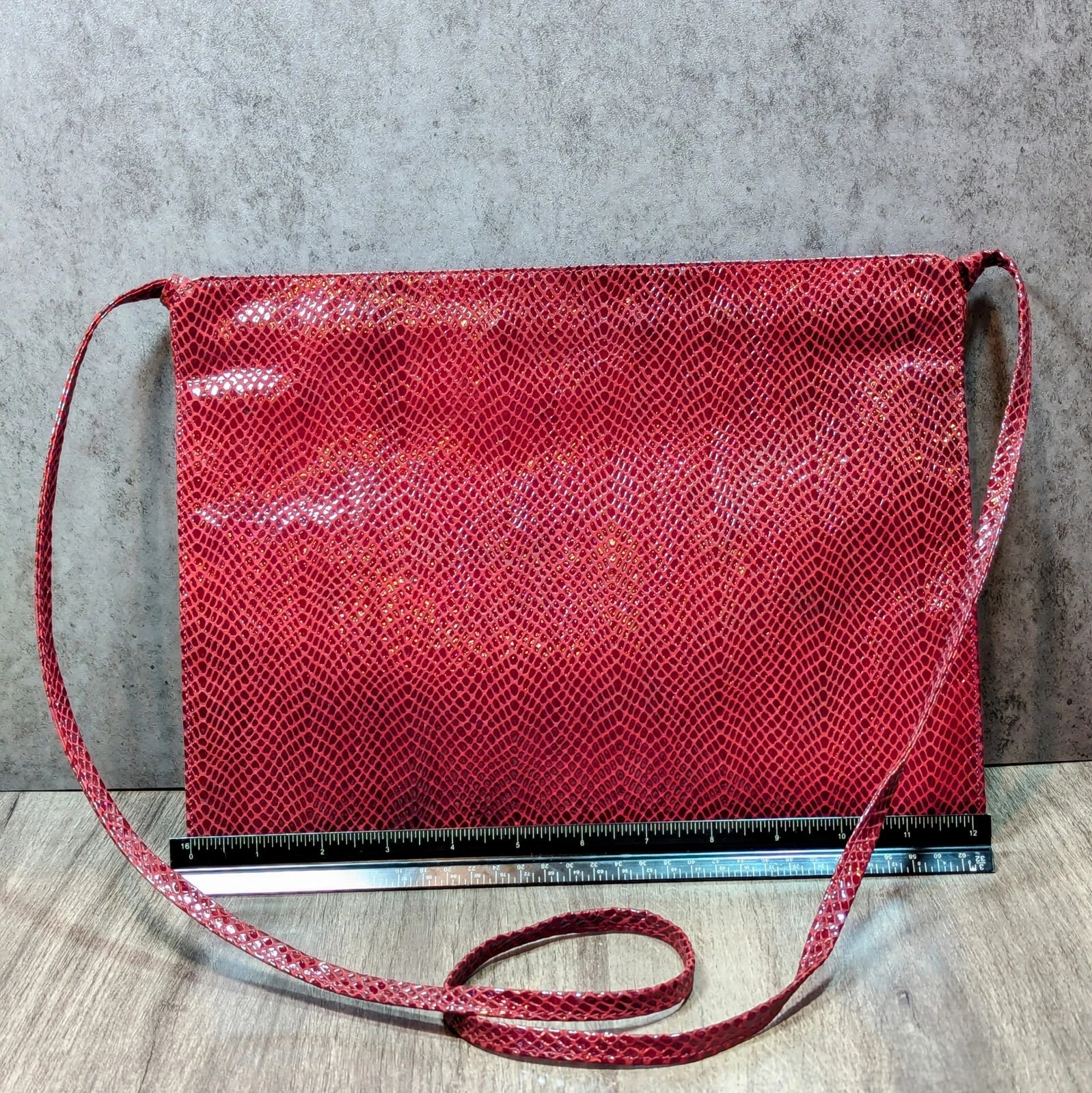 Pochette borsa a tracolla vintage Mario Valentino modello serpente rosso in pelle con cerniera italiana