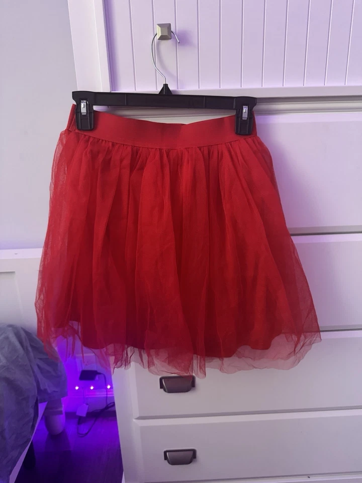 “Falda de Tul Rojo – Estilo Fiesta en Capas” Adulto Pequeña Foto 2 de 2