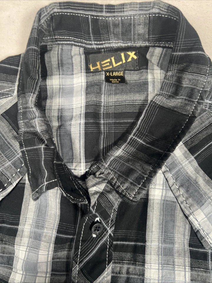 Helix Mens Size XL Short Sleeve Button Up Charcoal Gray Black Buttons Plaid - Image 4 of 4