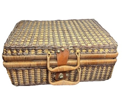 Wicker Picnic Basket Set with Plates, Cups, Flatware, Check Lining, Leather Str 