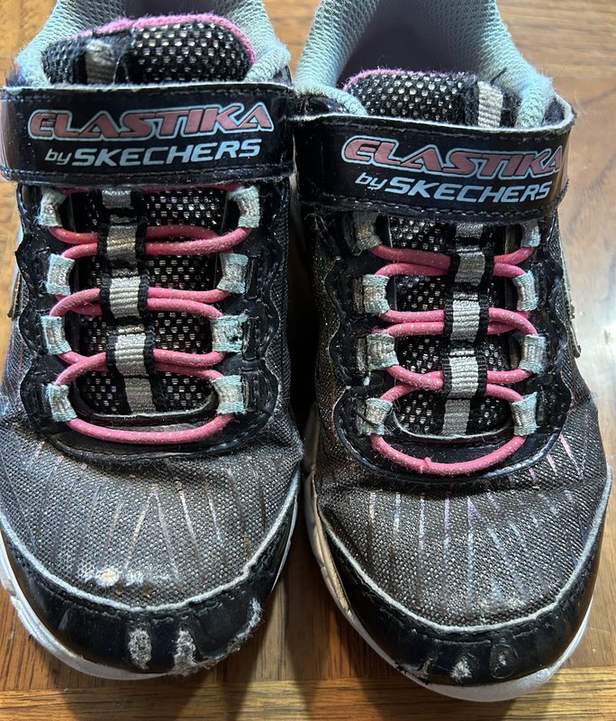 Girls ELÁSTIKA by Skechers Shoes Size 11.5/ Black And Pink