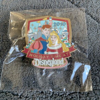 Disney Holiday Time At Disneyland 2010 Pin Sleeping Beauty Castle NIP Christmas