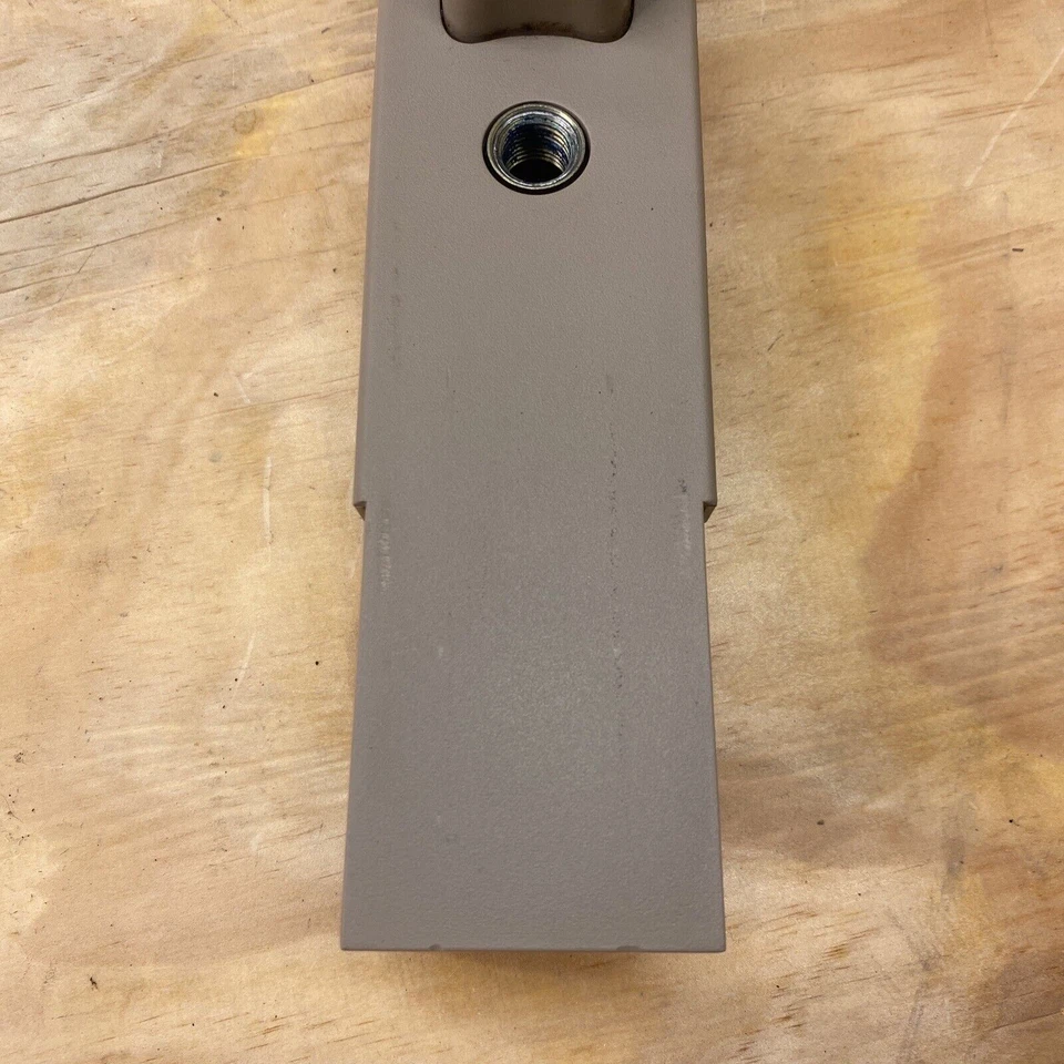 Ajustador de altura del cinturón de seguridad delantero del lado del conductor 98-02 Lincoln Continental sedán Foto 2 de 4