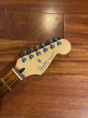 1998 MIM Fender Stratocaster Standard Strat Rosewood Maple Neck Tuners