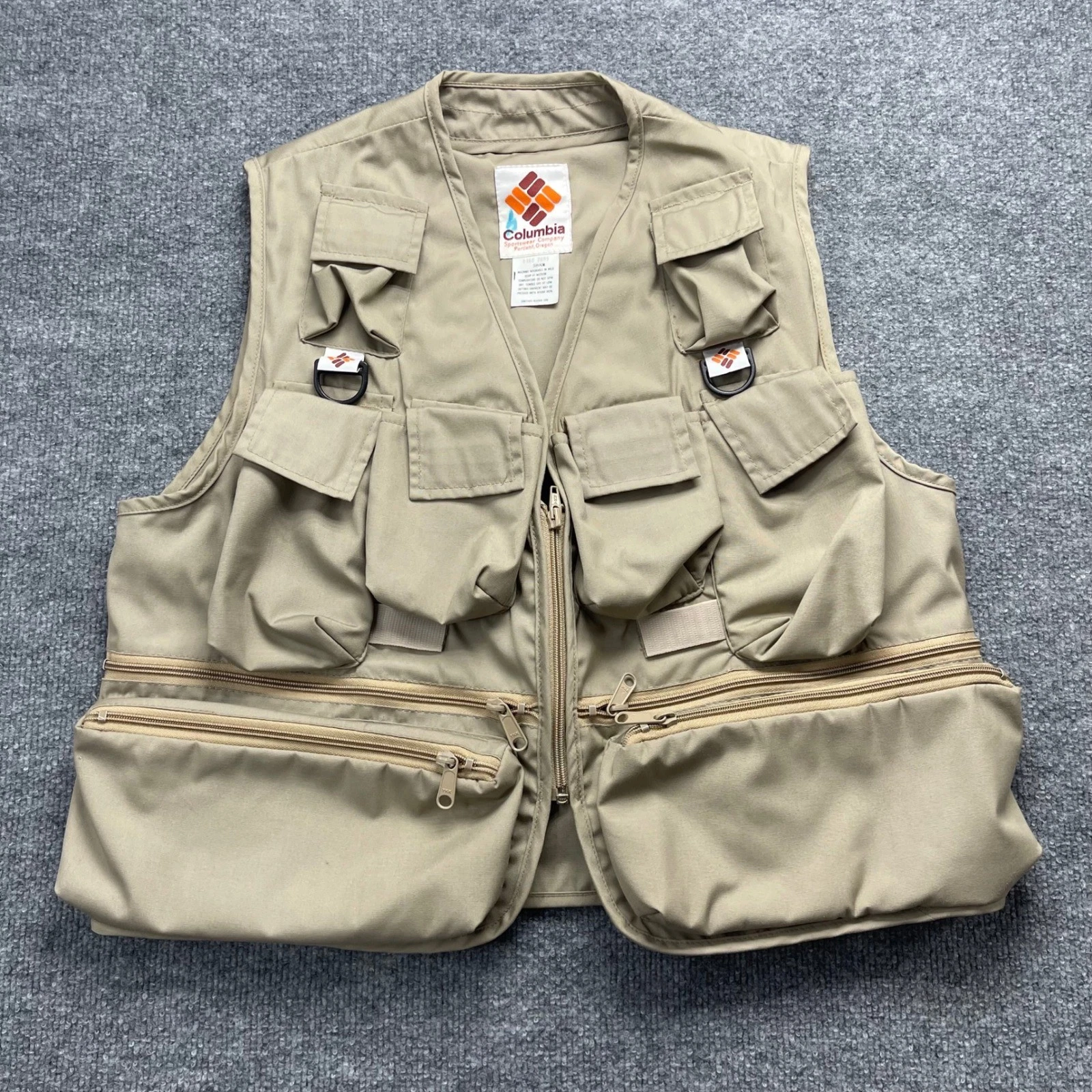 Vintage Columbia Sportswear Mens Fishing Vest Tan Khaki Multi Pocket Small 1168