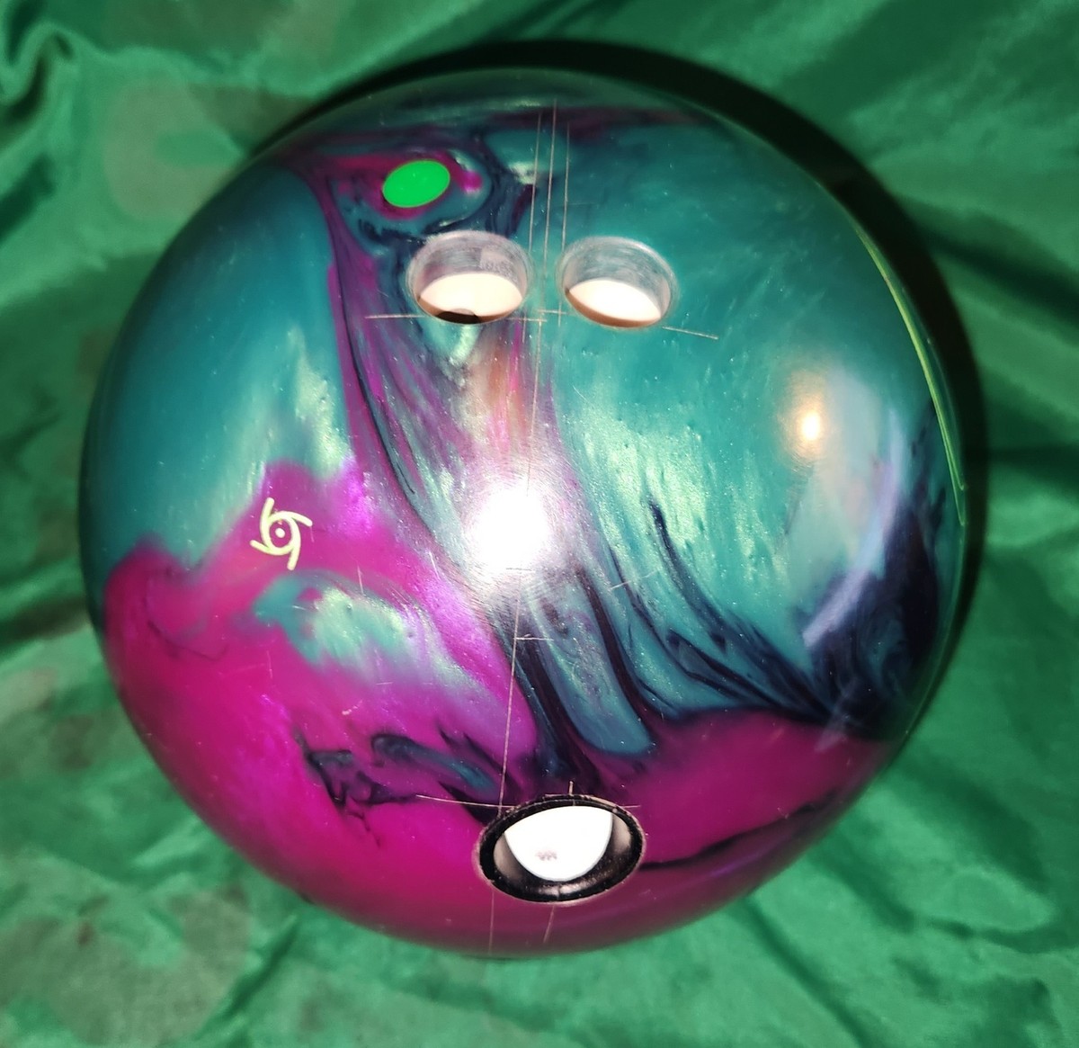 Storm Storm Phaze III Bowling Ball 16 lbs Preowned Span 3 5/8