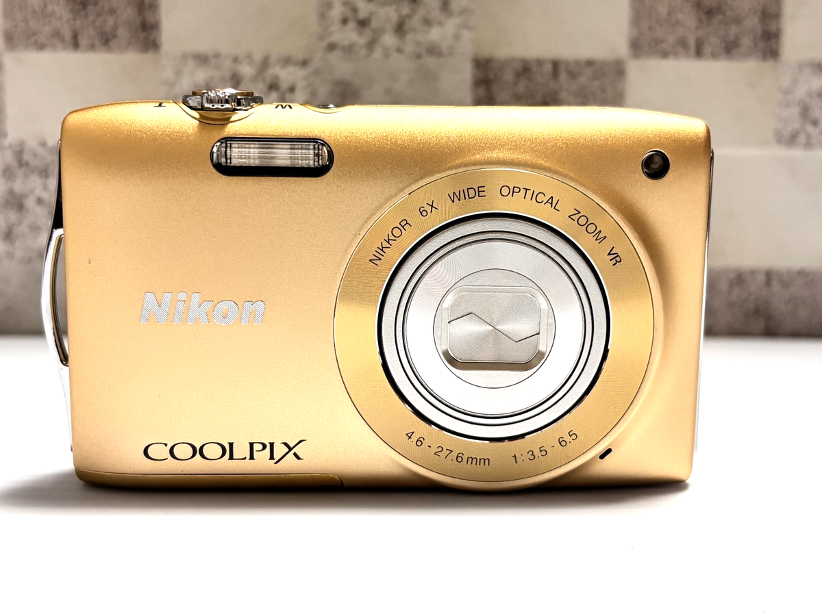 デジタルカメラ Nikon COOLPIX S3300 6X Zoom 16.0 Mp Gold Nikon COOLPIX S3300 6X Zoom 16.0 Mp Gold 【公式通販】