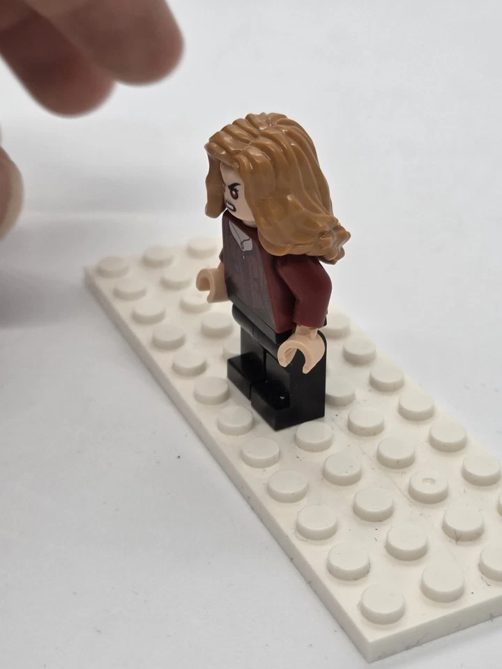 Минифигурка LEGO Scarlet Witch Wanda Maximoff Super Heroes Infinity Saga Endgame - Изображение 2 из 4