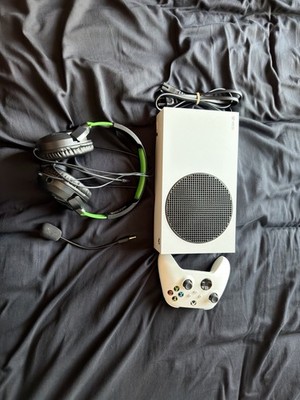 Microsoft Xbox Series S White 512GB Console Controller