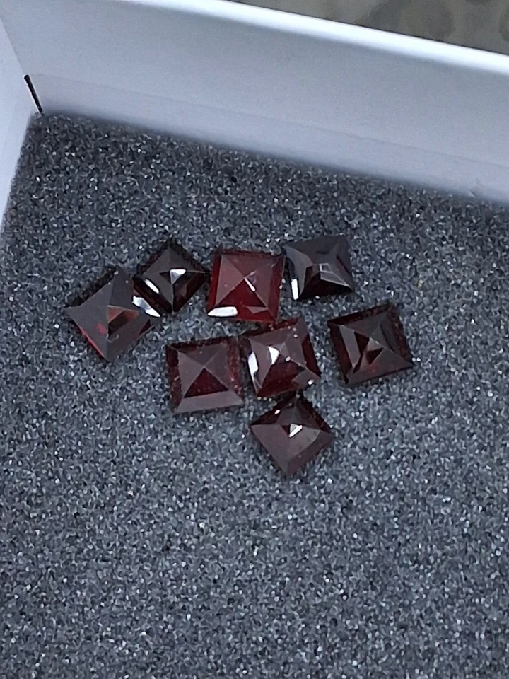 20ct. Piedras granate corte princesa Foto 3 de 3