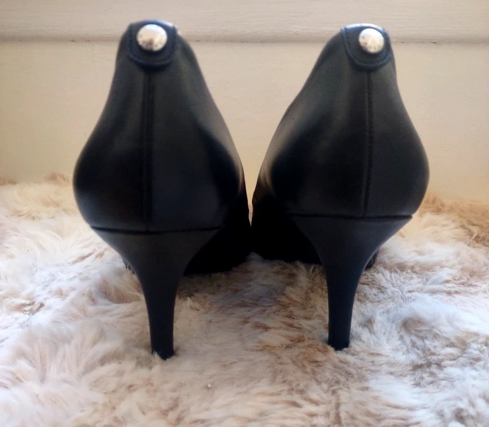 Zapatos de salón Michael Kors negros MK punta media 10 M cuero genuino talla 10 NUEVO Foto 3 de 4
