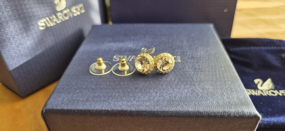 Swarovski Angelic Gold Tone 18k Plated Stud Earrings Round Cut + Bag & Box — 第 3/4 张图片