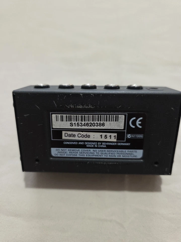 Behringer MicroAMP HA400 ultra-compact 4-channel stereo headphone amplifier - Image 4 of 4