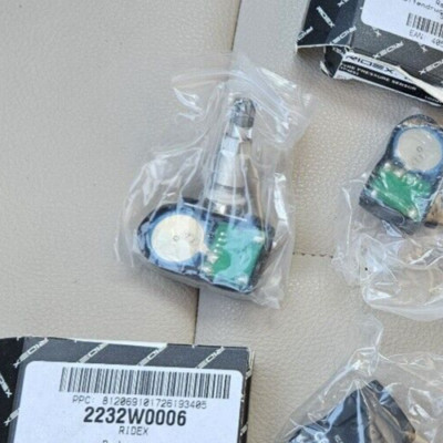 RIDEX 2232W0078 Sensore TPMS Pressione Pneumatici 433MHz Valvola Nera Per Hyundai Tucson, I20, Kia Sportage, Santa Fe – Ricambio Originale