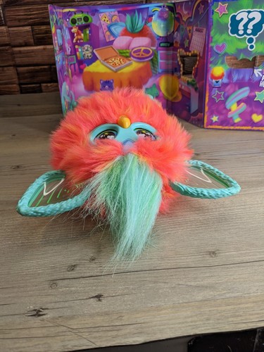 Furby Coral Interactive Plush Toy 2023 Hasbro with Comb & Backdrop F6743/F6744 - Picture 8 of 12