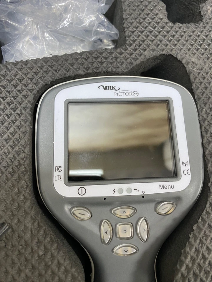 Sistema de cámara portátil Volk Pictor Plus Fundus con estuche de transporte (sin cargador) Foto 3 de 4