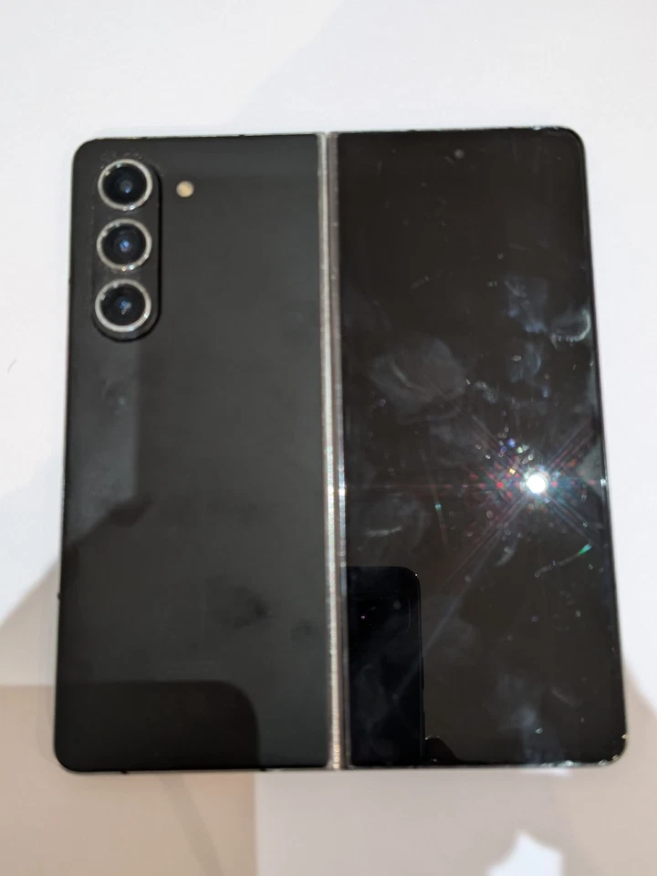 Samsung Galaxy Z Fold7 - 256GB, 512GB, 1TB - Black, Blue, Mint, Silver Excellent, photo 4 of 5