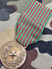 Italian Republic War Badge 1940 / 1943 With Certificate Commemorative Medal