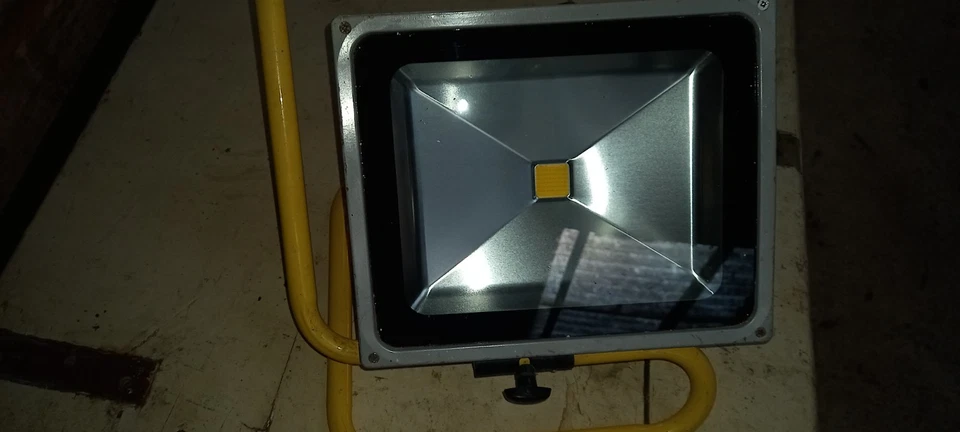 Faretto LED 50W IP65 Lm 3800  Bianco Freddo Modello Projector - Immagine 3 di 4