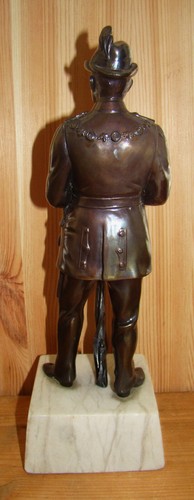 Figur auf Marmorsockel 1930-40 Schützenkönig mit Königskette, Orden… - Bild 4 von 12