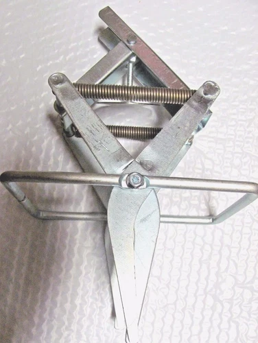 (1 Trap)  NEW Easy Set Mole Trap, Out-of-Sight, Galvanized Steel 2416