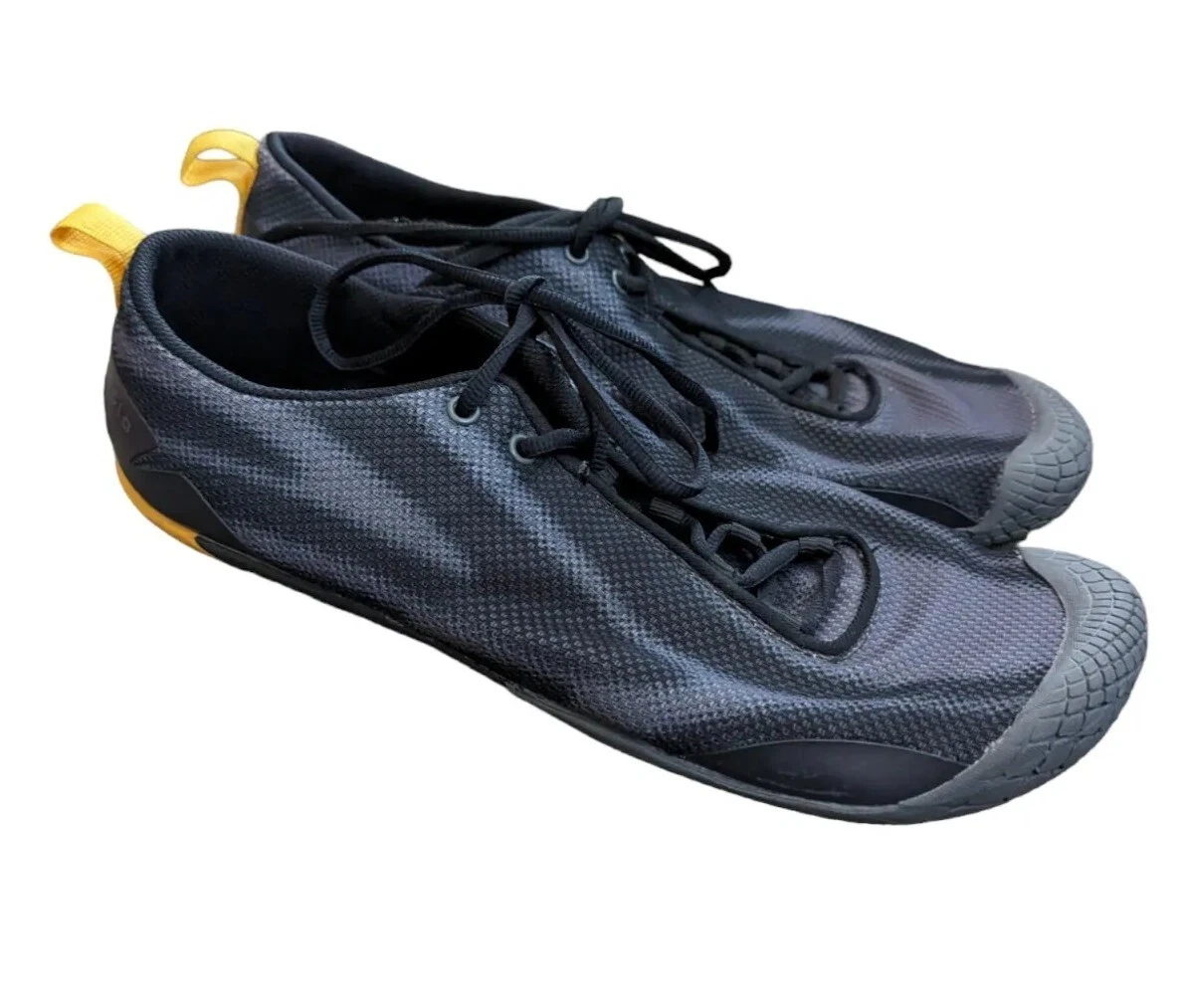 Minimalist sneakers shop mens