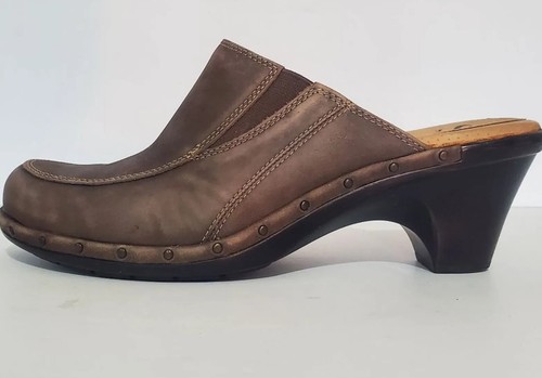 Sofft Used Taupe Leder genäht Nieten Absatz Pantolette Clog Schuhe. 8,5