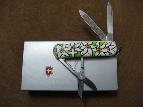 Victorinox Knife Classic Edelweiss Lime GR 54723 Discontinued New in Box - Picture 3 of 7