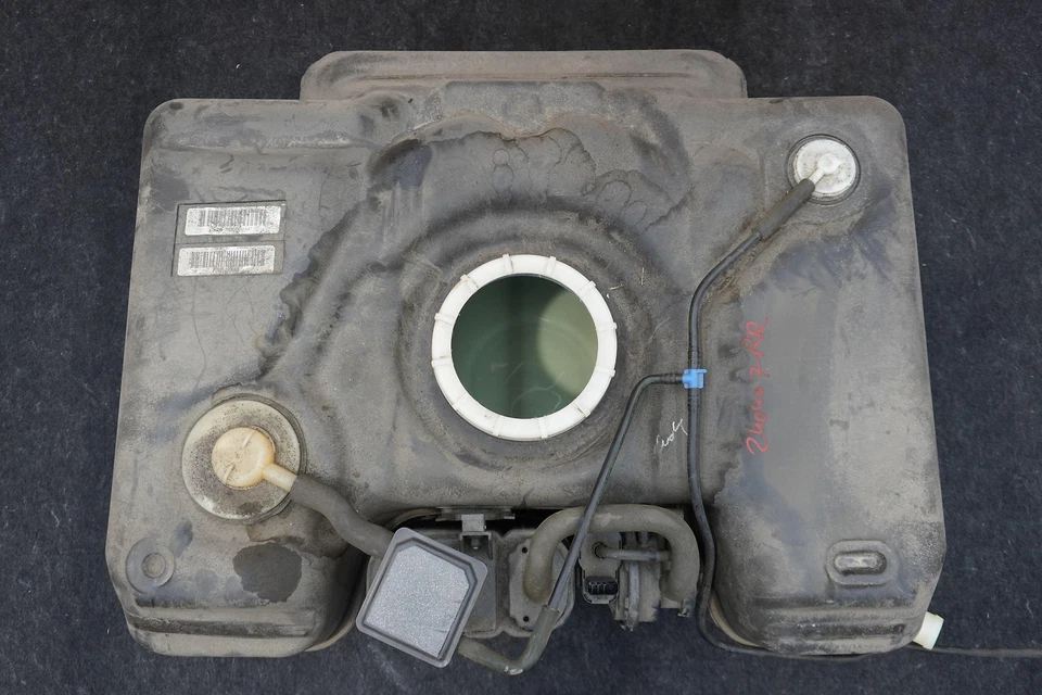 Conjunto de tanque de combustible trasero OEM 05290097AC Dodge Viper SRT-10 Gen 3 2003-2008 Foto 3 de 4