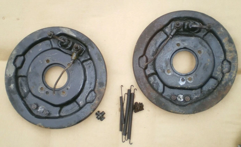 Placas traseras de freno MG Magnette ZA con ajustadores y accesorios Foto 2 de 2