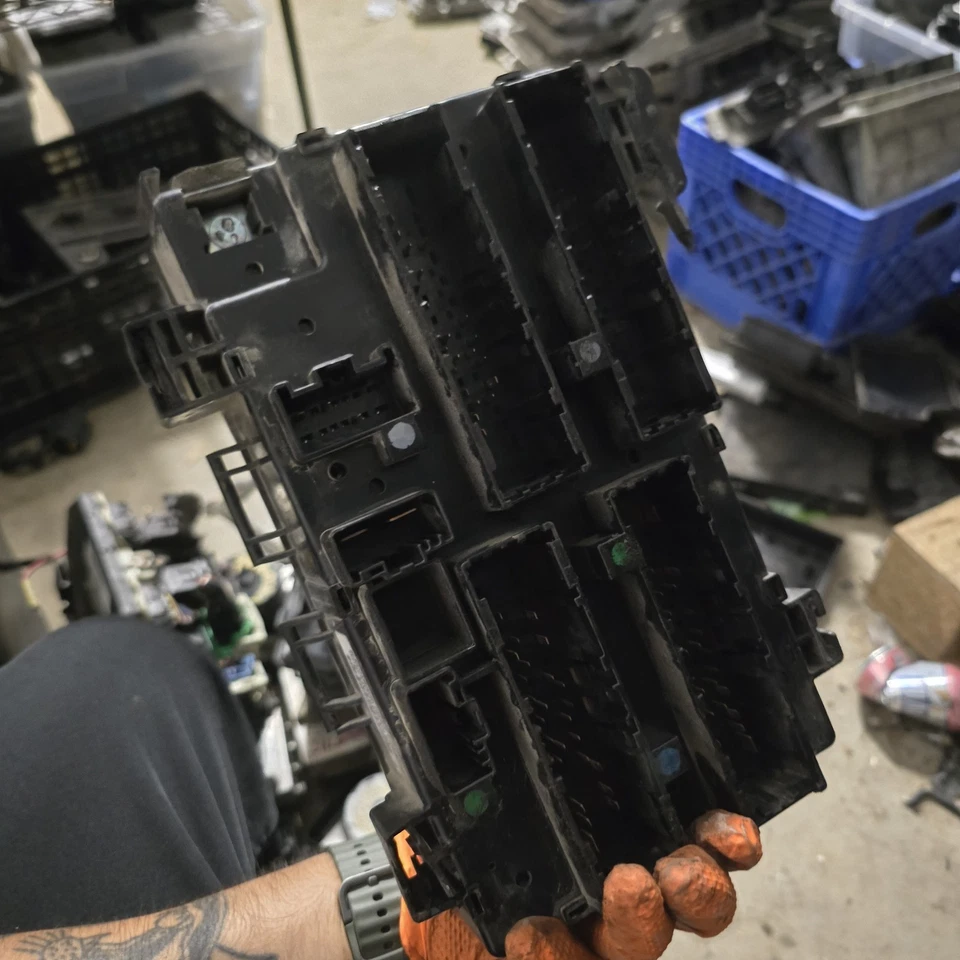 Ram 2500 3500 TIPM 2015-2016 módulo de alimentación totalmente integrado OEM P68243262AD Foto 2 de 3