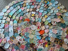 PATCHWORK HEXAGONS X 250 ALL FLORALS READY TACKED MEDIUM BRAND NEW