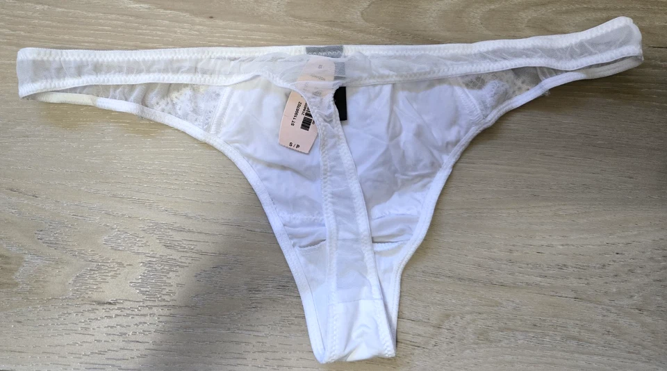 Calcinha fio dental vintage Victoria's Secret muito sexy renda cetim arco nova com etiquetas P - Imagem 2 de 3