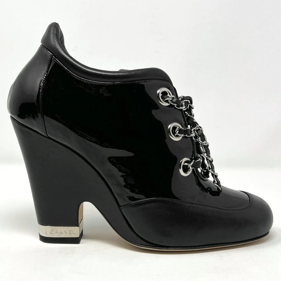 Botines de cuña Chanel con cadena de charol negro - Primavera 2014 talla 38,5 Foto 3 de 4