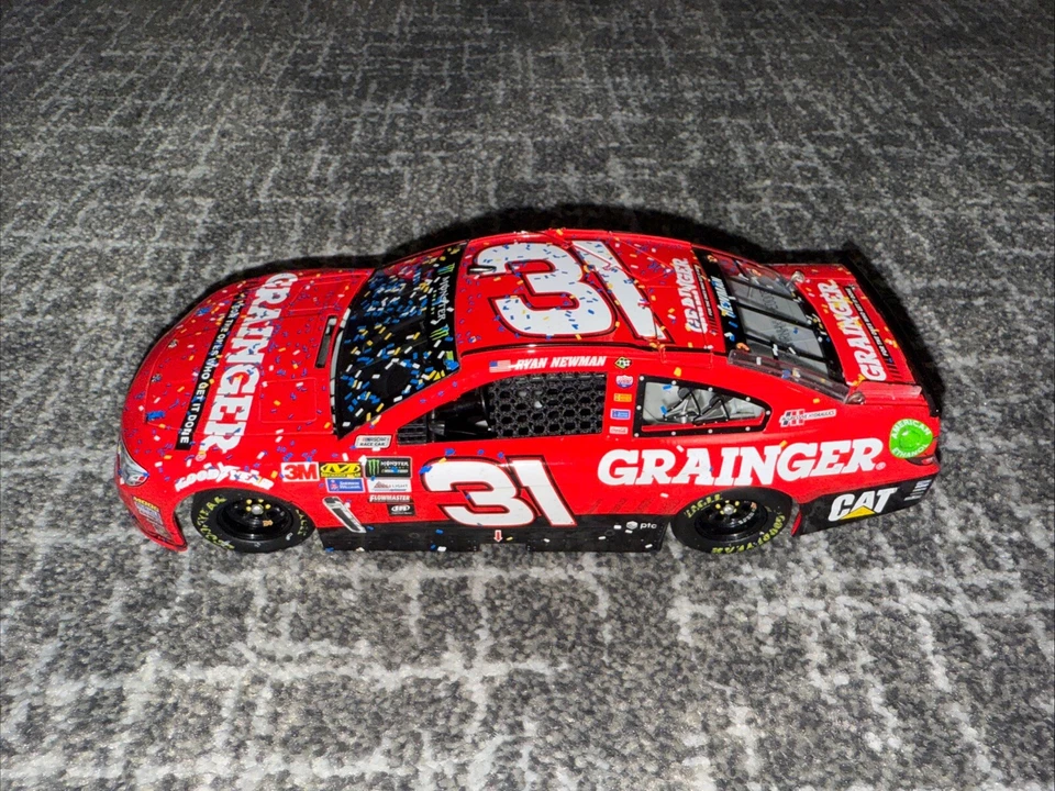2017 Ryan Newman #31 Grainger Phoenix Raced Win Version 1:24 NASCAR Diecast 5/88 - Image 2 of 4