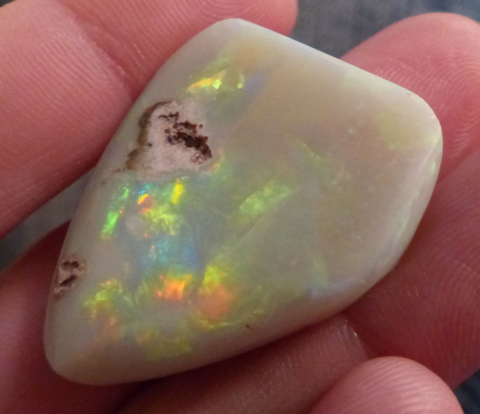 Opale noble Coober Pedy australie cadeau prestige pour passionné de minéraux 35cts