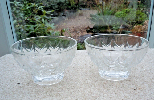 Paar kleine Vintage Retro Glas Glas Eis Dessertschalen