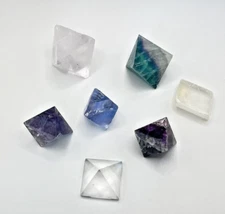 Lot of 7 Cut Apophyllite Flourite Quartz Pyramid Stones 244 gm Gemologist 1990's