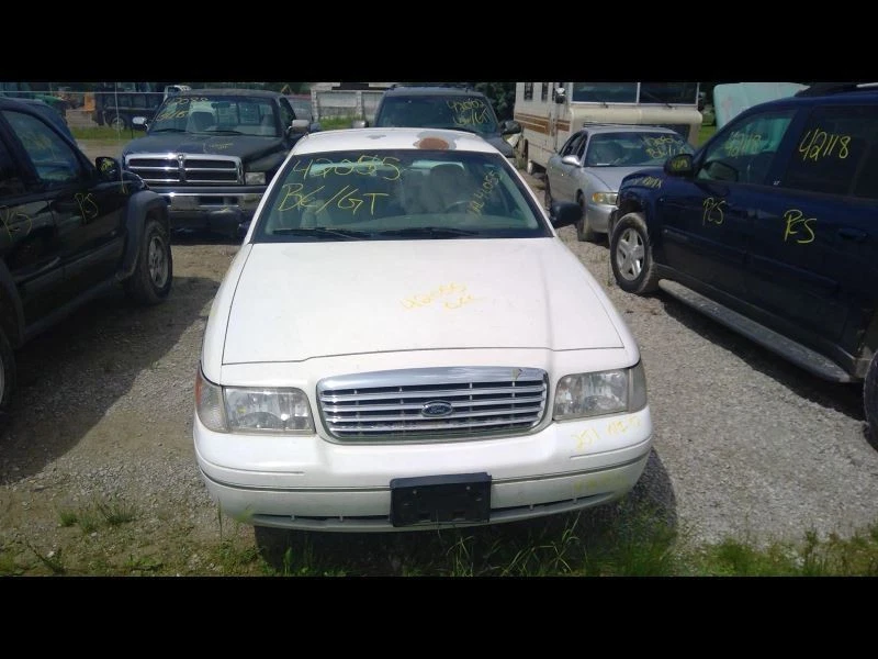 Radiator Fits 03-05 CROWN VICTORIA 2858314 - Imagem 2 de 4