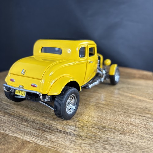 FRANKLIN MINT 1932 FORD DEUCE COUPE AMERICAN GRAFFITI 1/24 DIECAST - Picture 5 of 18