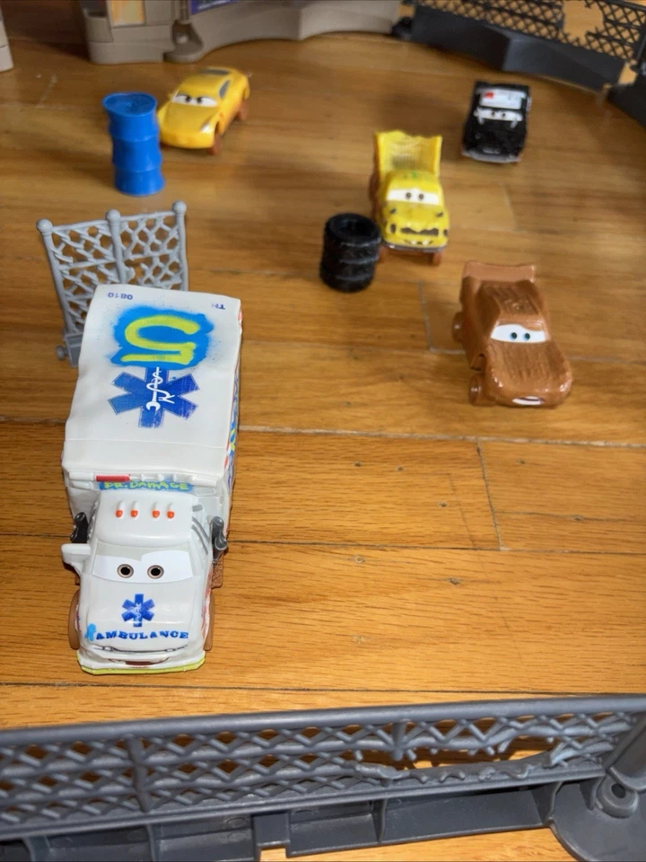 Juego Disney Pixar Cars 3 Smash Crash Derby - ¡Juego completo y autos adicionales! Foto 3 de 4