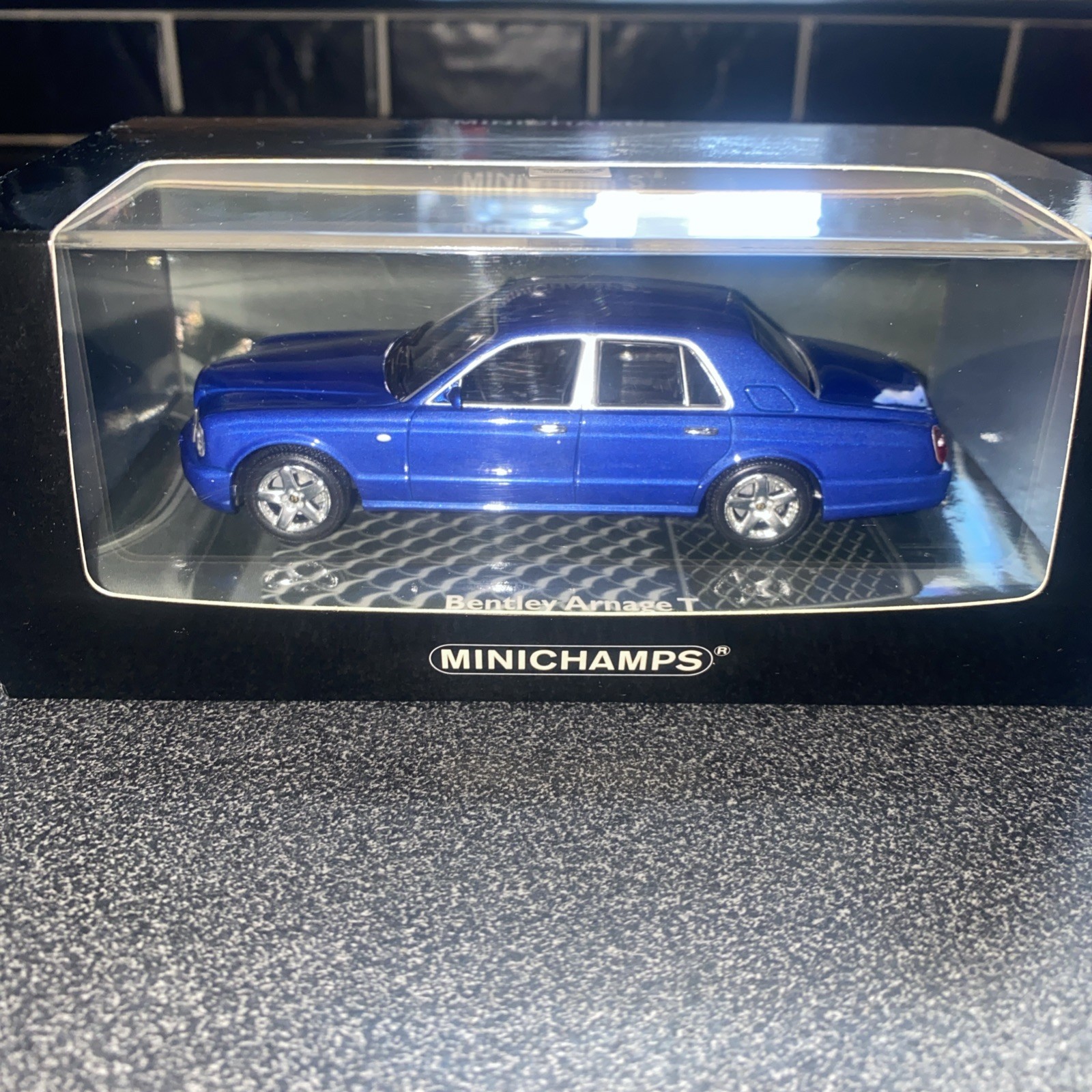 Minichamps 436 139070  Bentley Arnage T  in Metallic Blue  1:43 Scale MIB