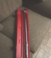 Adjustable Ratcheting Click Torque Wrench, Steel, Silver, with Red Case