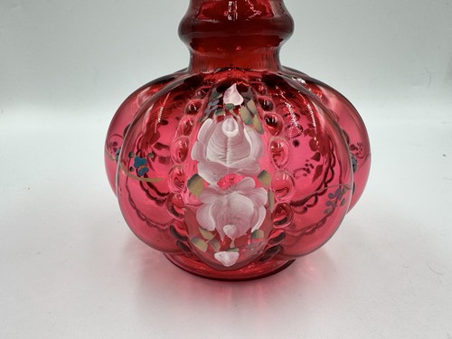 Vaso Fenton Mirtillo 6545 N7 con rose bianche dipinte a mano firmato C. Smith NUOVO - Foto 2 di 10