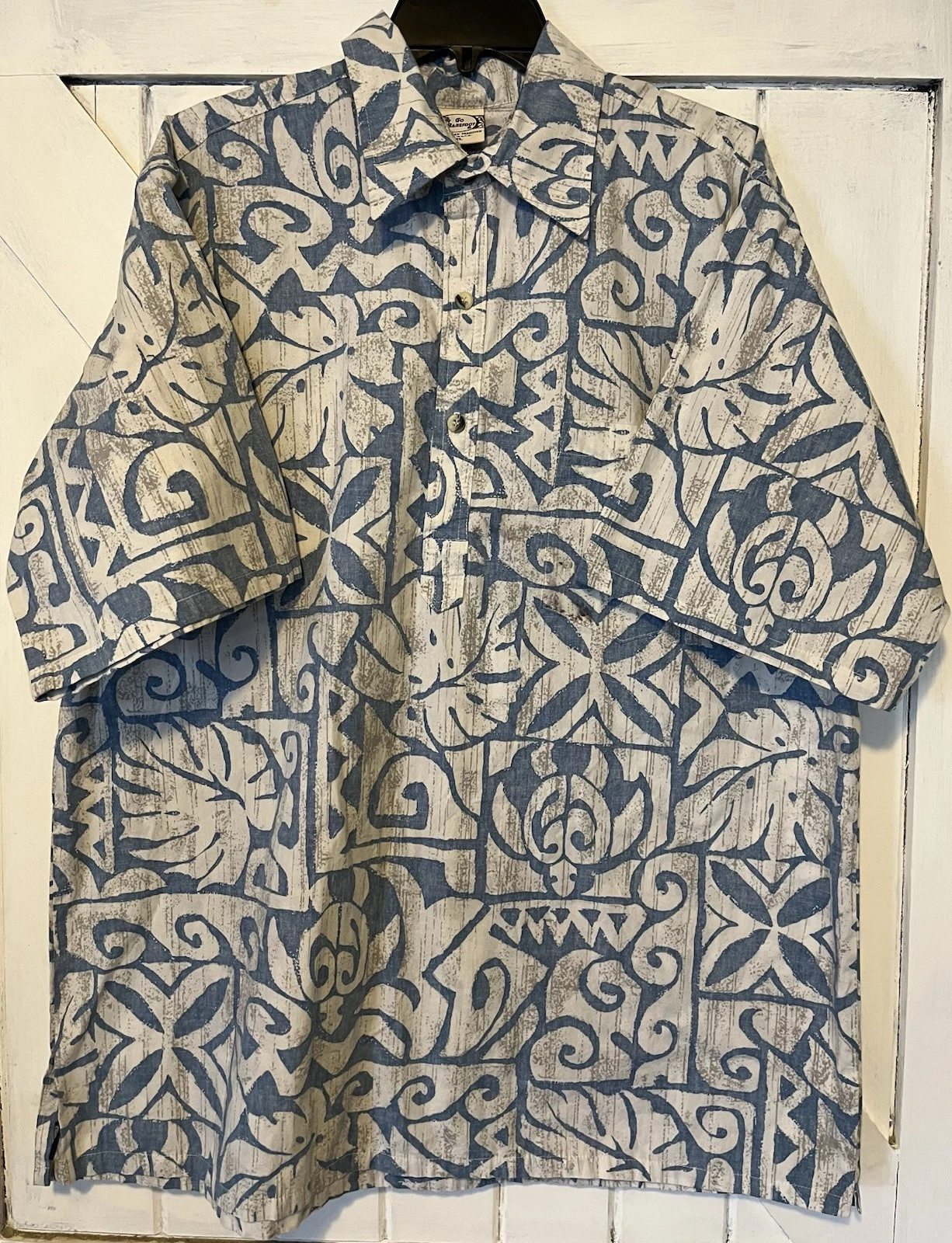 Go Barefoot Men’s XL Hawaiian Shirt - Old School Boxy Fit - Designed In Hawaii
