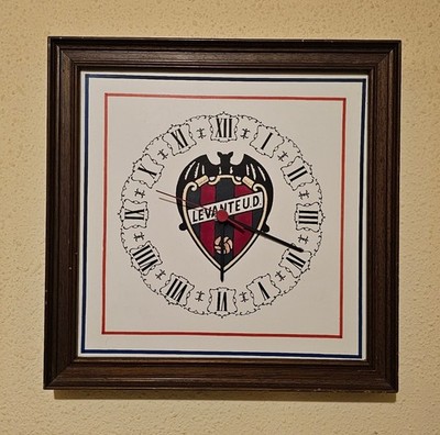 ANTIGUO RELOJ DE PARED EN AZULEJO DE CERAMICA EN CUADRO DEL LEVANTE UD FUTBOL 