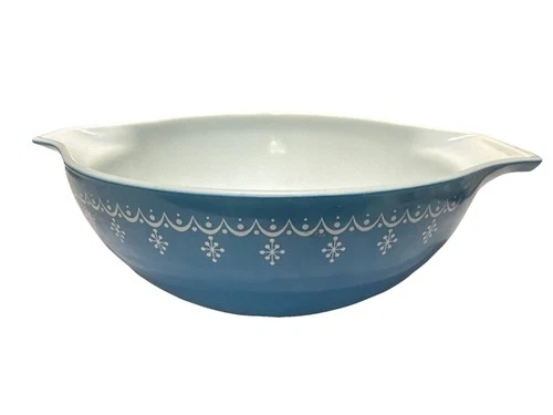 Pyrex Cinderella Bowl 4 Qt #444 Snowflake Blue Vintage Serving Bowl