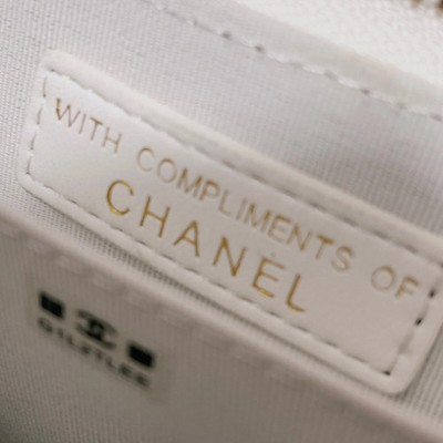 CHANEL Beaute VIP Gift Snow White Bow Chain Crossbody Card Pouch